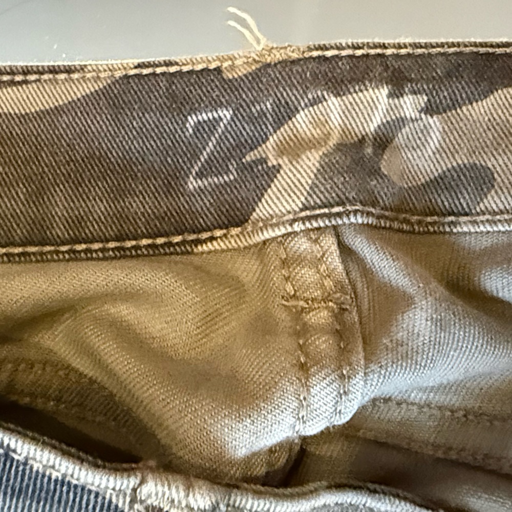 Pre-Loved Zara Greige/Green Camouflage Cropped Skinny Jeans in size 8 - Picture 8 of 8